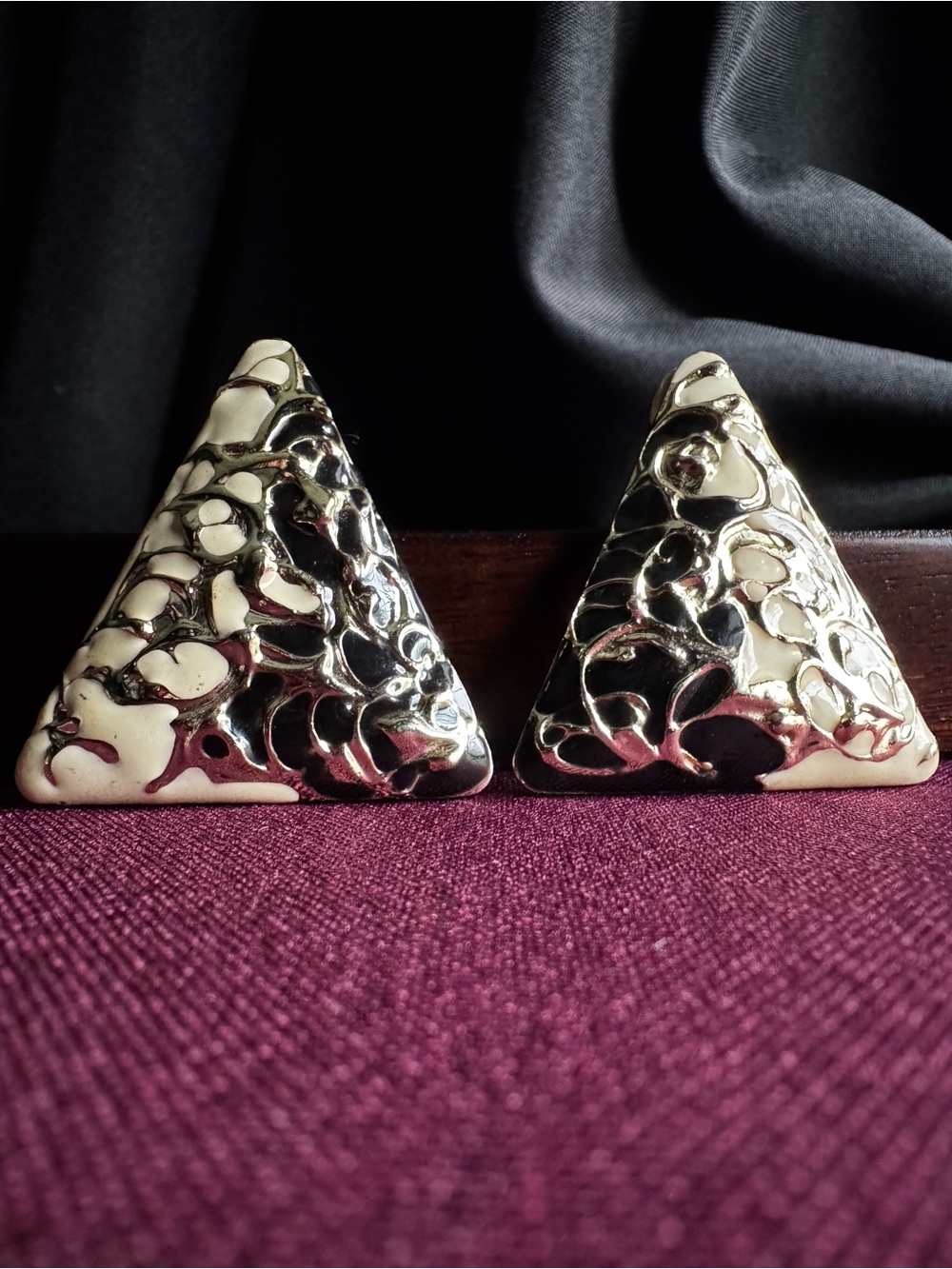 Vintage Don-Lin Black White Enamel Clip-On Earrings Geometric Statement